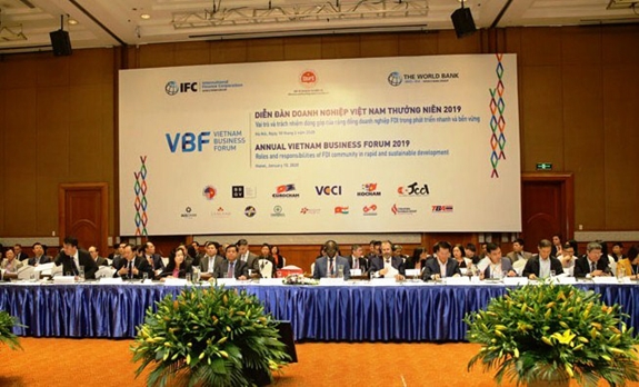 "Vai trò và đóng góp của cộng đồng doanh nghiệp (DN) FDI trong phát triển nhanh và bền vững” là chủ đề của Diễn đàn DN Việt Nam thường niên năm 2019 (VBF) diễn ra sáng 10-1. Sự kiện do Bộ Kế hoạch và Đầu tư; Ngân hàng Thế giới và Tổ chức Tài chính quốc tế (IFC) phối hợp tổ chức với sự tham gia của đại diện lãnh đạo Chính phủ, các bộ, ngành và đông đảo cộng đồng DN.