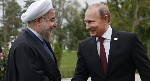 Tổng thống Vladimir Putin (phải) bắt tay người đồng cấp Iran Hassan Rouhani. Ảnh: Sputnik