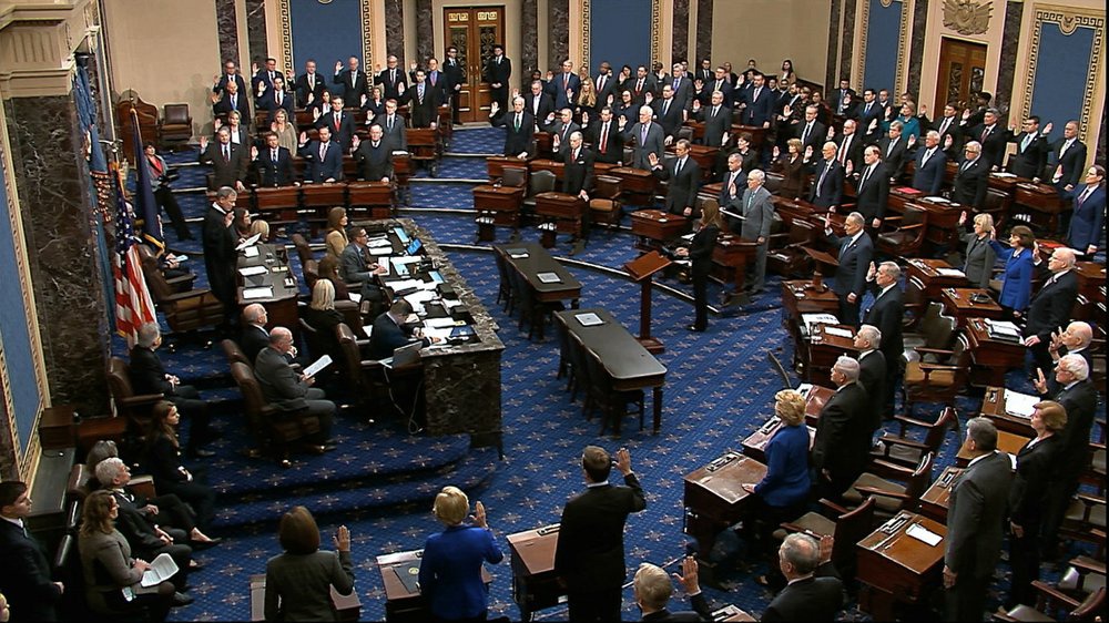 Cảnh lễ tuyên thệ tại Thượng viện Mỹ cho phiên xử luận tội TT Trump. Ảnh: AP.