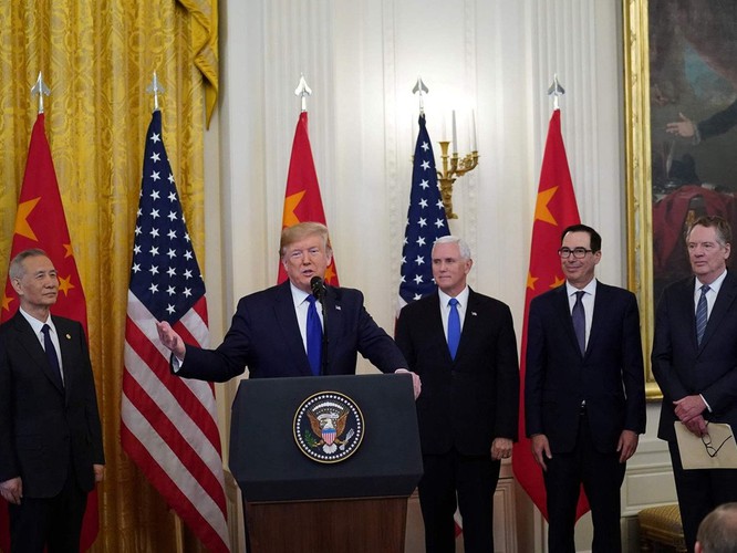 Phát biểu sau khi ký hiệp định, Tổng thống Donald Trump tuyên bố: sau đây sẽ còn hiệp định thương mại giai đoạn hai (Ảnh: Reuters)
