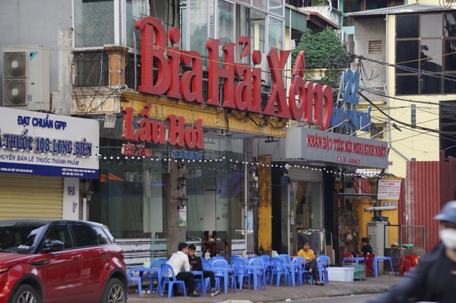 Một quán bia khá nổi tiếng khác nằm trên đường Tăng Bạt Hổ (Hà Nội), khá vắng khách.