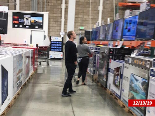 Vợ chồng Zuckerberg đi mua đồ ở Cosco ngày 13/12/2019 nhưng bức ảnh mới được TMZ chia sẻ đầu tháng 1/2020.