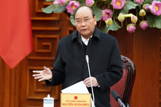 Thủ tướng Nguyễn Xuân Phúc quán triệt tinh thần kiên quyết chống dịch nhưng không để giảm sâu tăng trưởng. Ảnh: VGP.