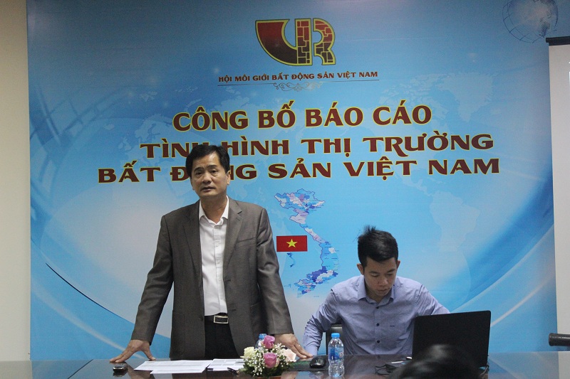 Ông Nguyễn Văn Đính thông tin tại Hội nghị (Ảnh: Doãn Thành).