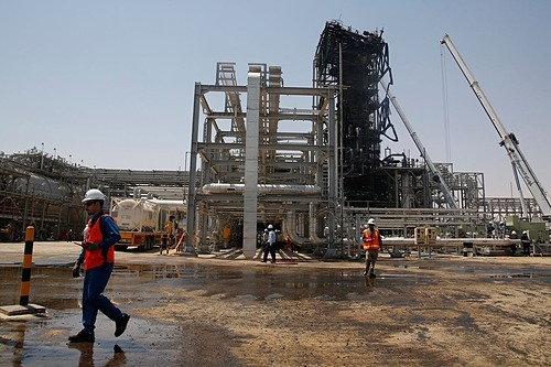 Nhà máy dầu tại Khurais, Saudi Arabia sau vụ tấn công ngày 14/9/2019. Ảnh: AP