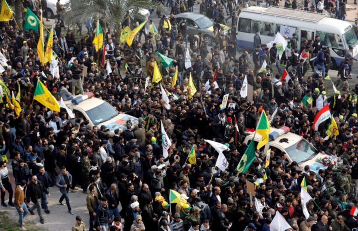Người dân đổ ra đường trong đám tang tại Baghdad của Thiếu tướng Qassem Soleimani, người đứng đầu Lực lượng Quds tinh nhuệ. Ảnh: Reuters.