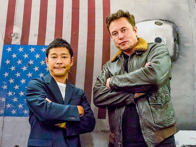 Maezawa (trái) và Elon Musk (phải). Ảnh: Busines Insider