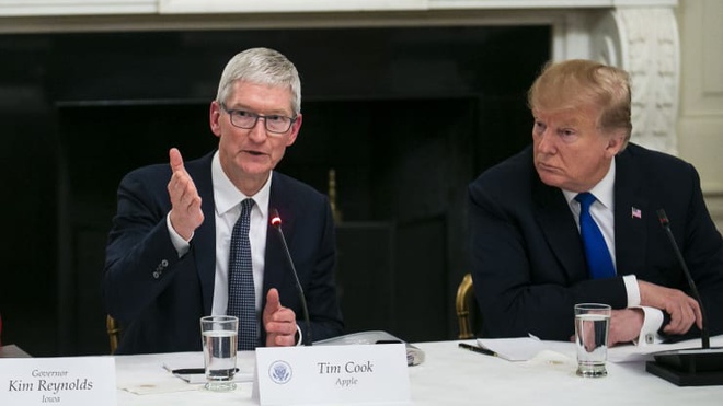 Từ lúc về làm việc cho Apple, Tim Cook nhận được gần 1 tỷ USD tiền lương thưởng. Ảnh: Getty.
